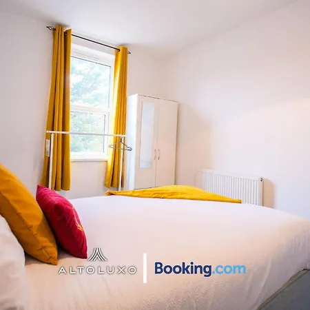 Apartment Byron Spacious 4br 2-storey House By Altoluxo Short Lets & Serviced With Free Wifi & Parking *