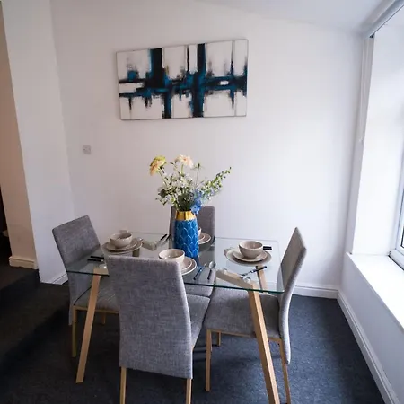 Apartment Byron Spacious 4br 2-storey House By Altoluxo Short Lets & Serviced With Free Wifi & Parking