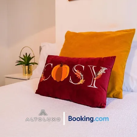 Byron Spacious 4br 2-storey House By Altoluxo Short Lets & Serviced With Free Wifi & Parking * Bristol