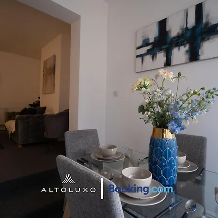 شقة Byron Spacious 4br 2-storey House By Altoluxo Short Lets & Serviced With Free Wifi & Parking *