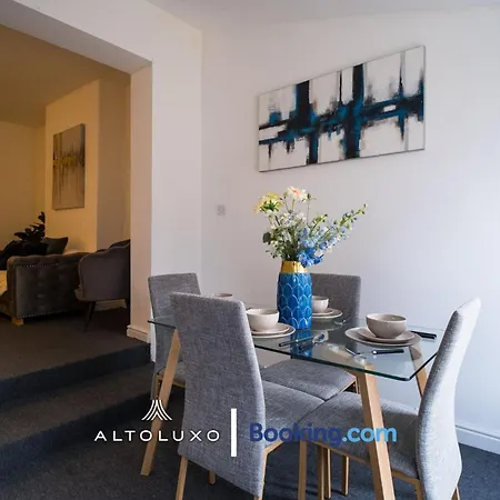 Byron Spacious 4br 2-storey House By Altoluxo Short Lets & Serviced With Free Wifi & Parking Appartement