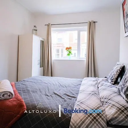 Byron Spacious 4br 2-storey House By Altoluxo Short Lets & Serviced With Free Wifi & Parking Appartement Bristol