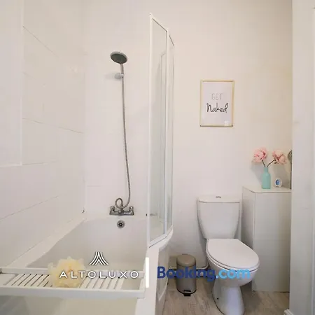 شقة Byron Spacious 4br 2-storey House By Altoluxo Short Lets & Serviced With Free Wifi & Parking *