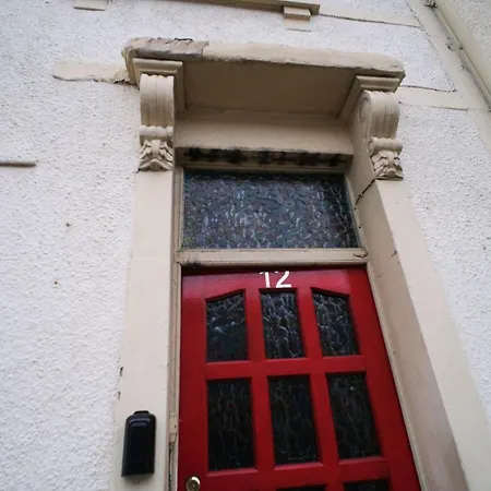 Byron Spacious 4br 2-storey House By Altoluxo Short Lets & Serviced With Free Wifi & Parking דירה