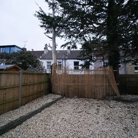Byron Spacious 4br 2-storey House By Altoluxo Short Lets & Serviced With Free Wifi & Parking