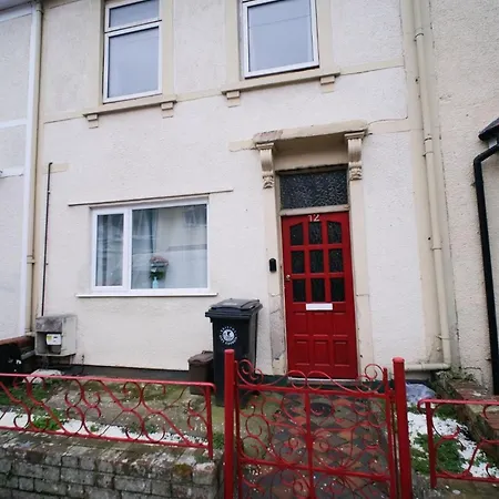 Byron Spacious 4br 2-storey House By Altoluxo Short Lets & Serviced With Free Wifi & Parking Bristol